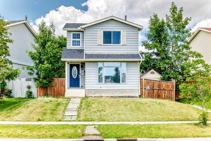 Property Photo: 171 Erin Woods Drive SE AB T2B 2V7