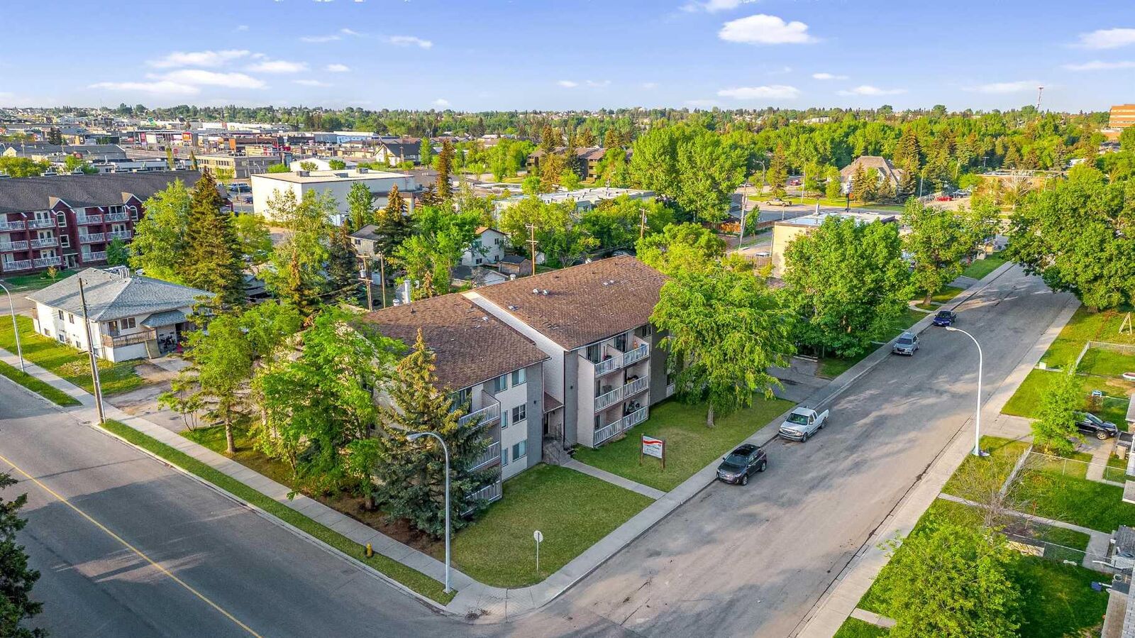 Property Photo:  10028 105 Avenue 23  AB T8V 1H1 