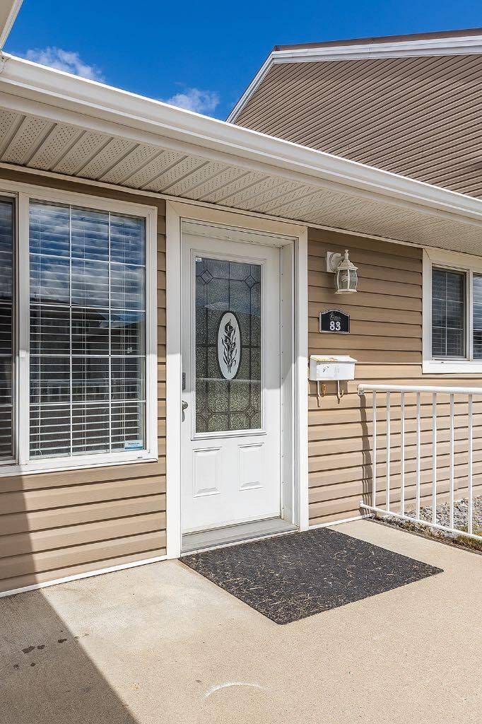 Property Photo:  83 Northlands Lane NE  AB T1C 0A8 