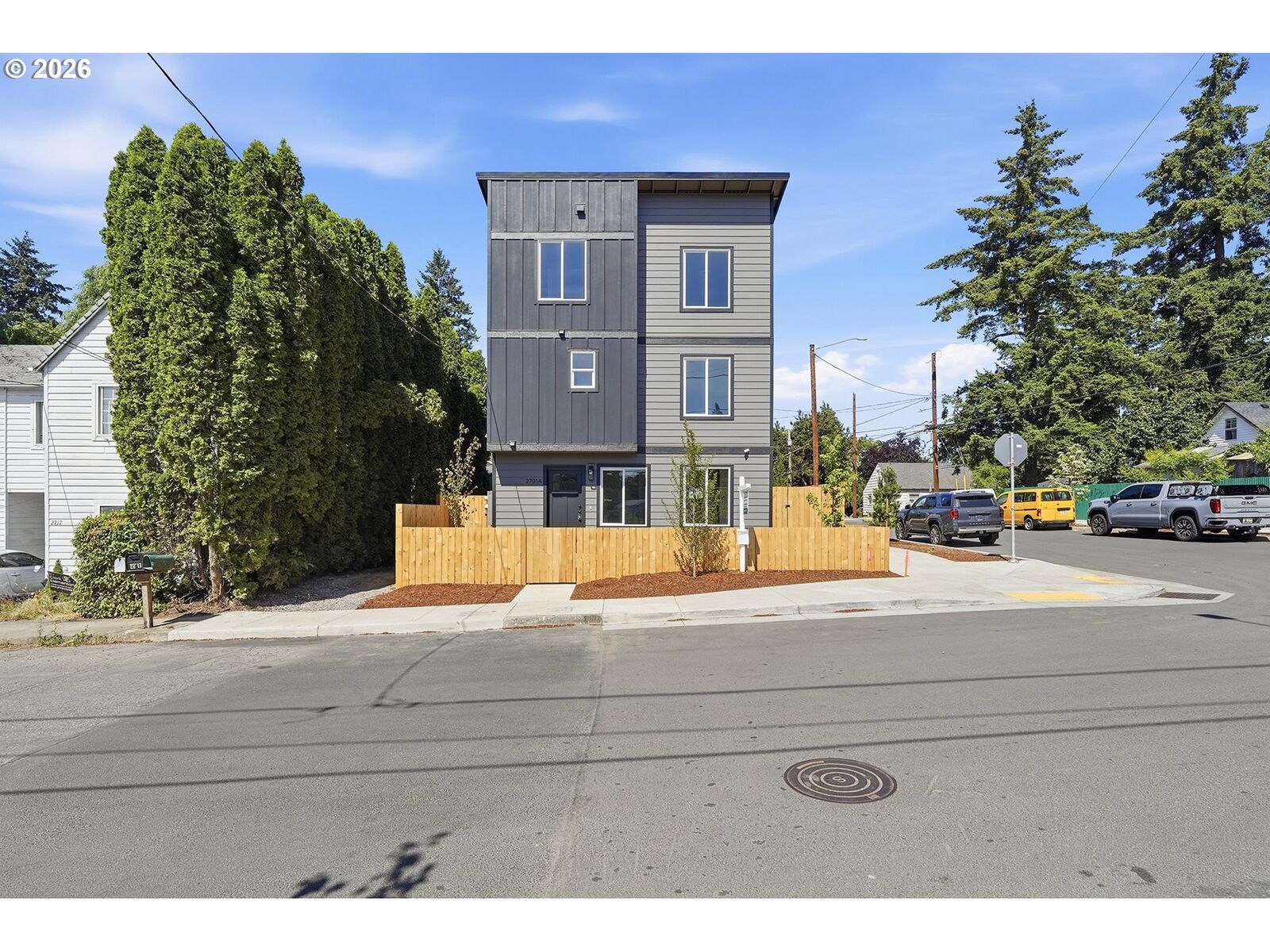 Property Photo: 2701 SE 85th Ave A OR 97266
