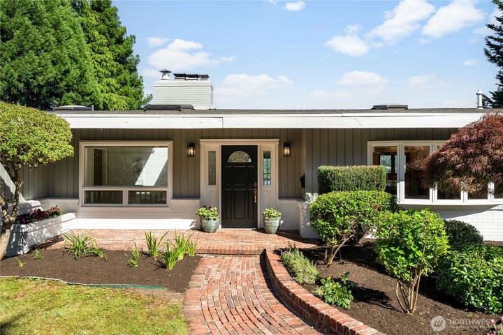 Property Photo:  4232  Shoreclub Drive  WA 98040 