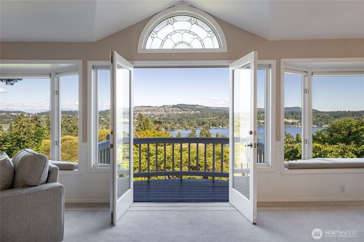 Property Photo: 4232 Shoreclub Drive WA 98040
