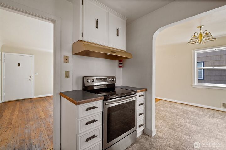 Property Photo:  1010 N Union Avenue  WA 98406 