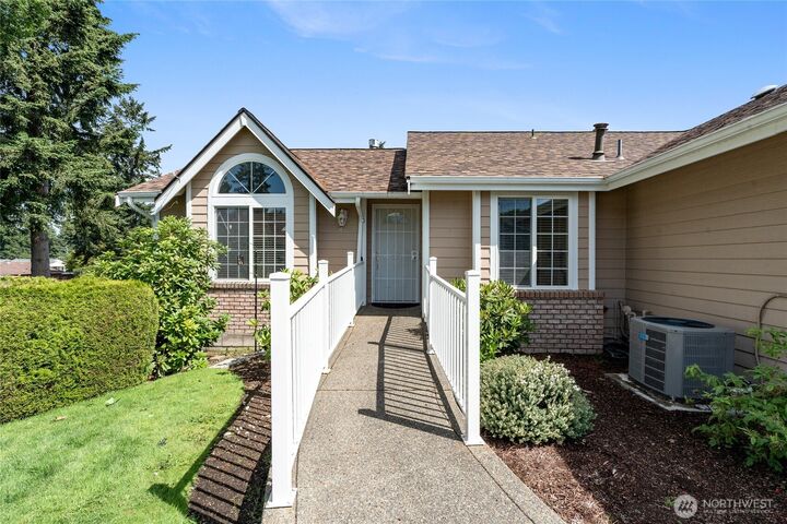 Property Photo:  8  Lakewood Oaks Drive SW  WA 98499 