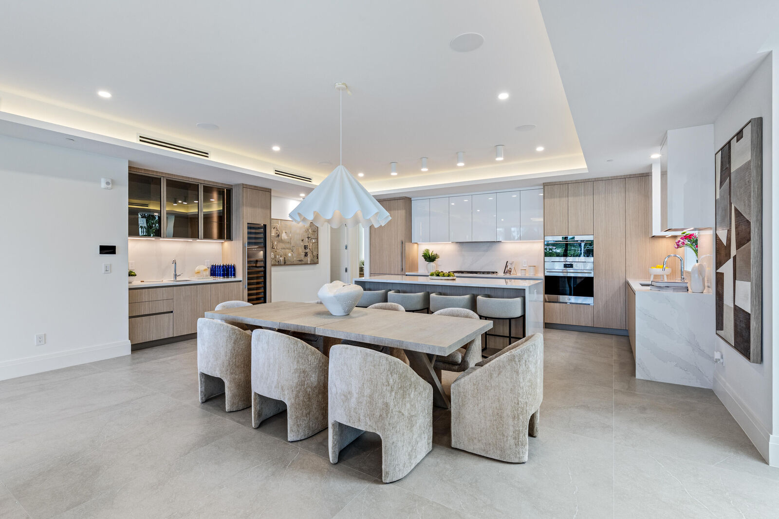 Property Photo: 87 Isle Of Venice Drive 401N FL 33301