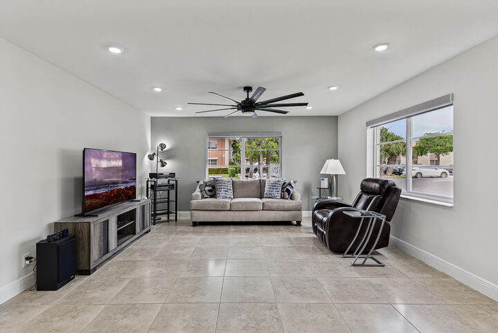 Property Photo:  9 NE 19th Court C112  FL 33305 