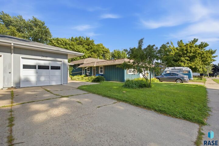 Property Photo:  2818 S Main Ave  SD 57105 