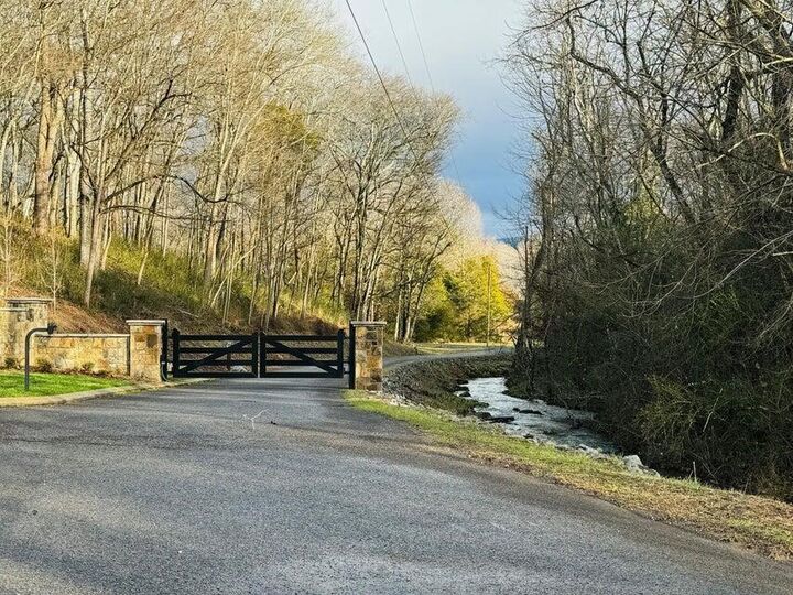 Property Photo: 102 Pinnacle Point Lane TN 37327