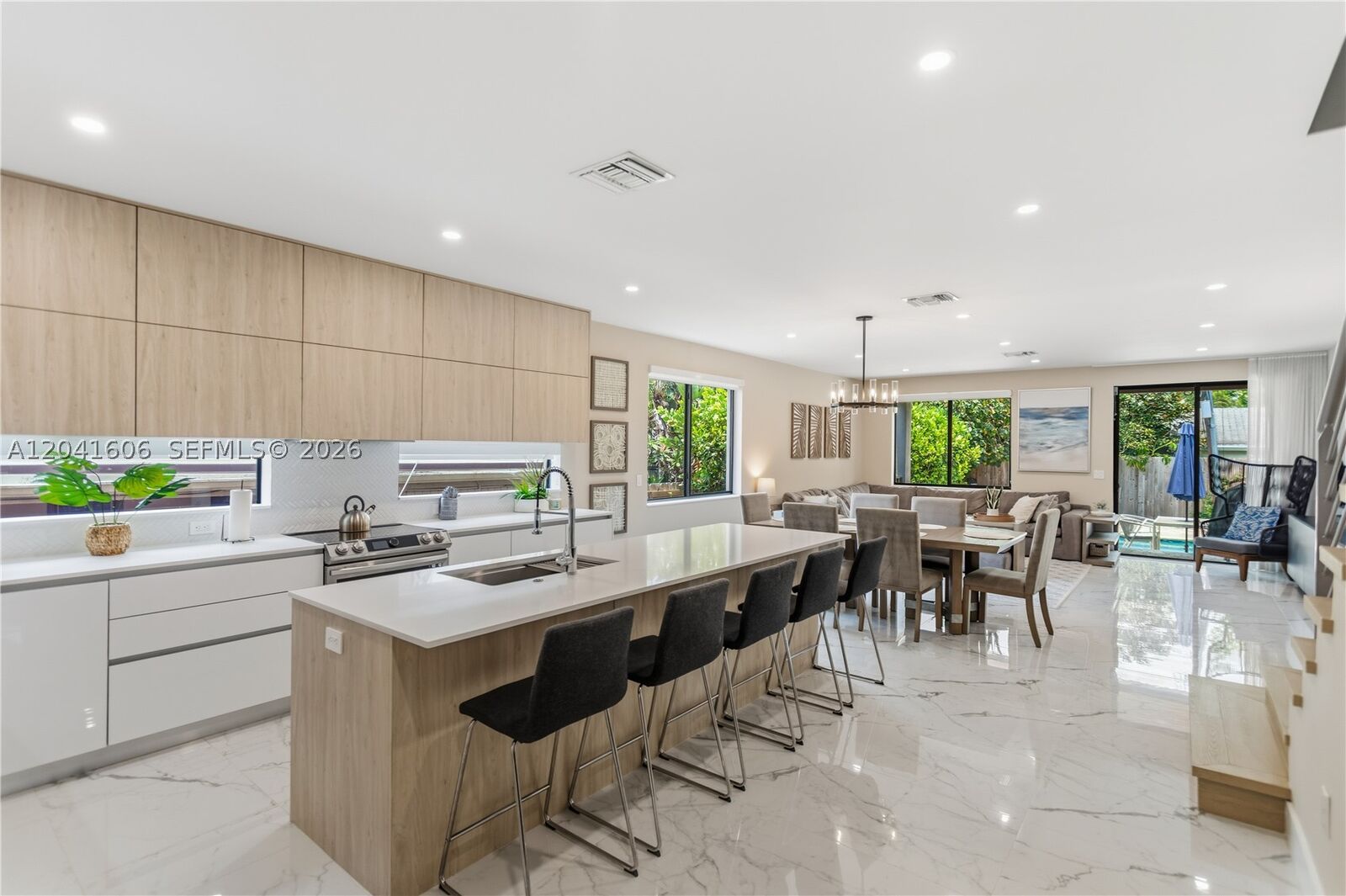 Property Photo:  809 SW 10th Ter  FL 33315 