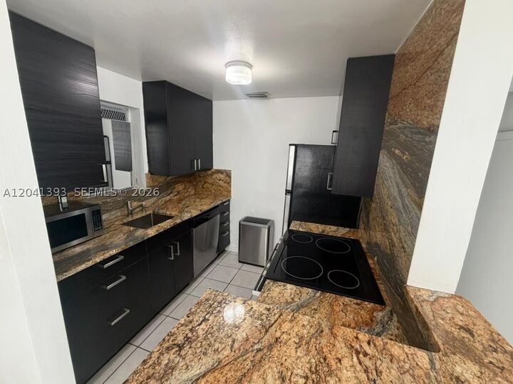 Property Photo: 641 Espanola Way 3 FL 33139