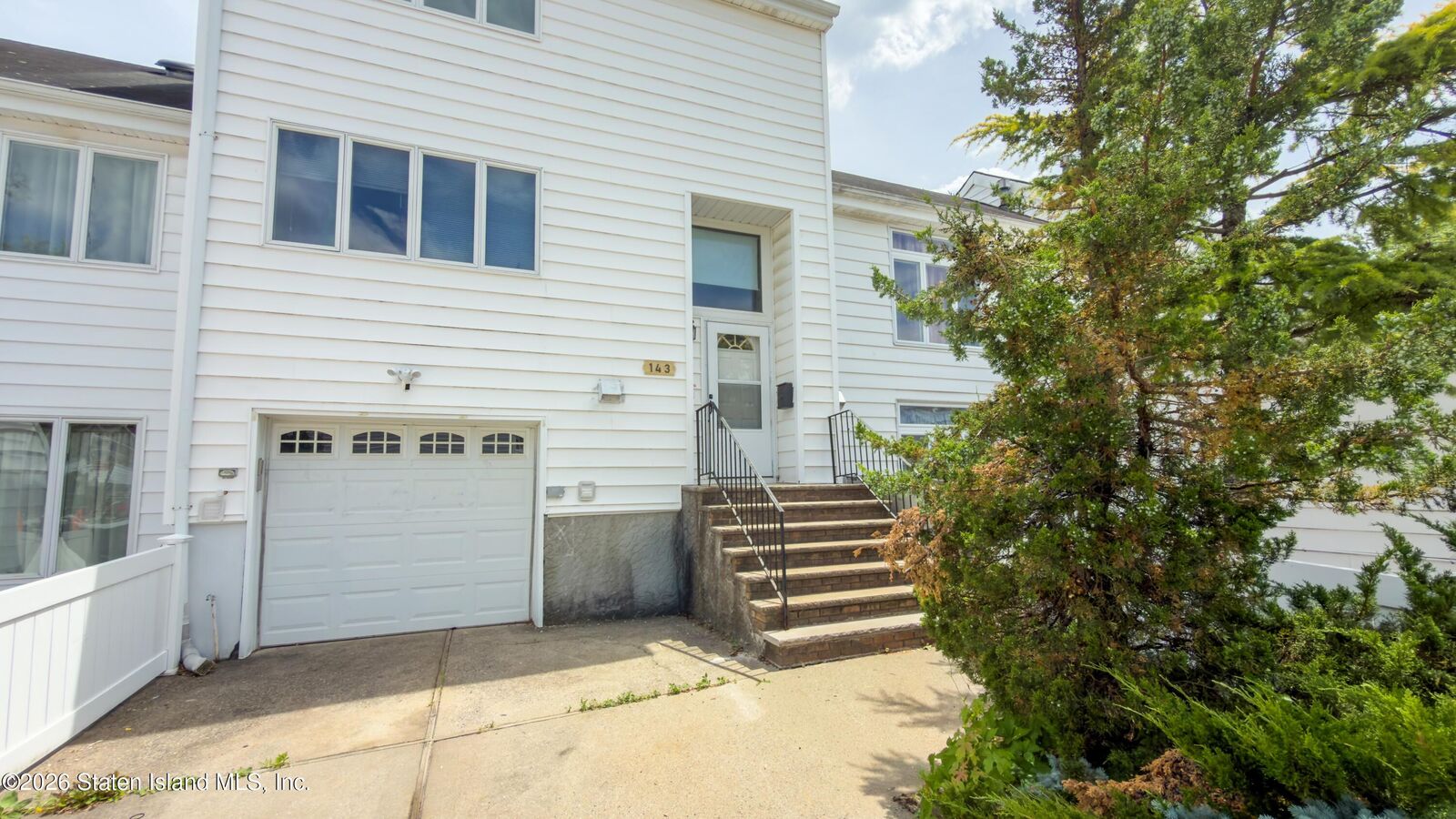 Property Photo:  143 Hampton Green  NY 10312 