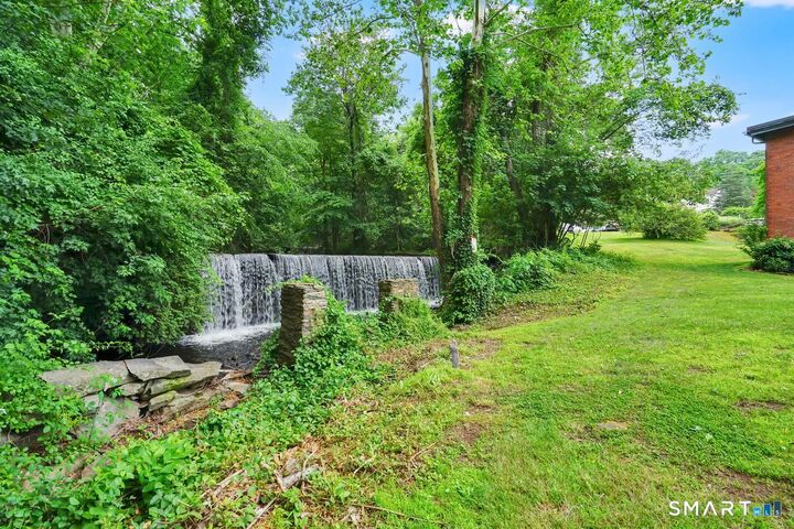 Property Photo:  16 Vernon Avenue 8  CT 06066 