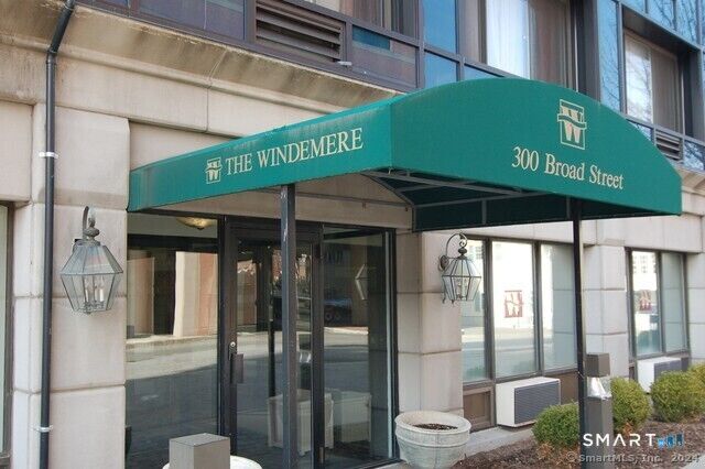 Property Photo:  300 Broad Street 906  CT 06901 