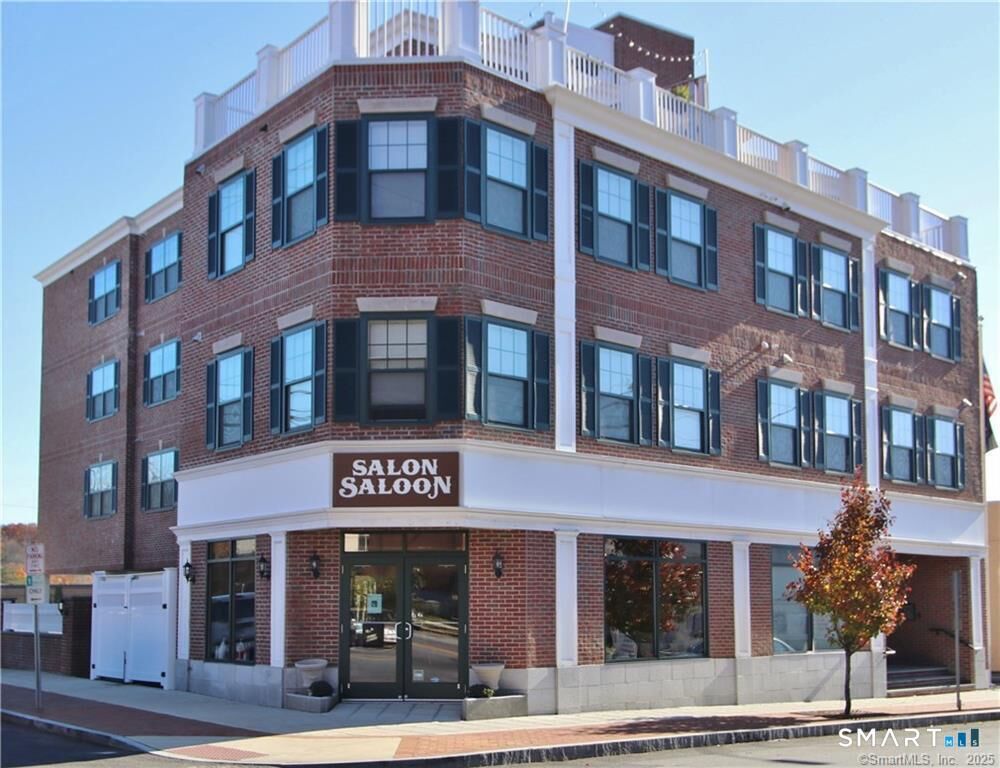 Property Photo:  947 Hope Street 302  CT 06907 