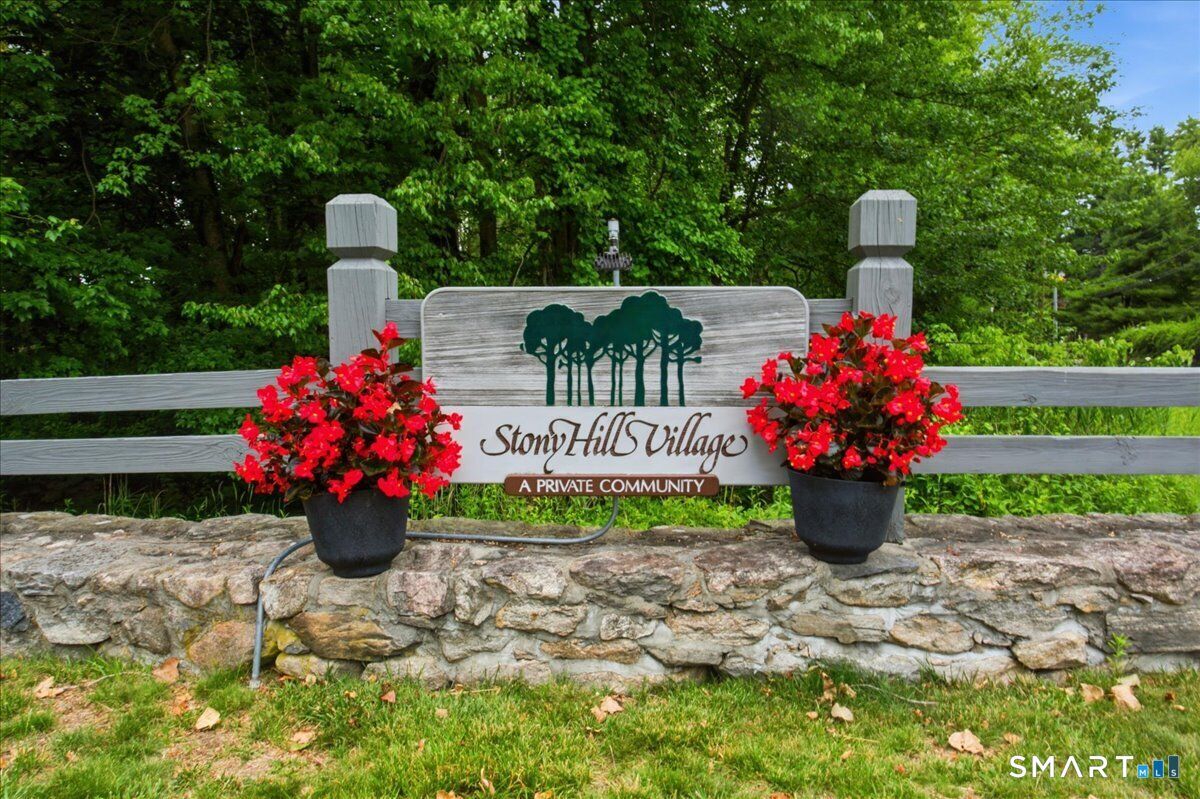 Property Photo: 135 Heatherwood Drive 135 CT 06804