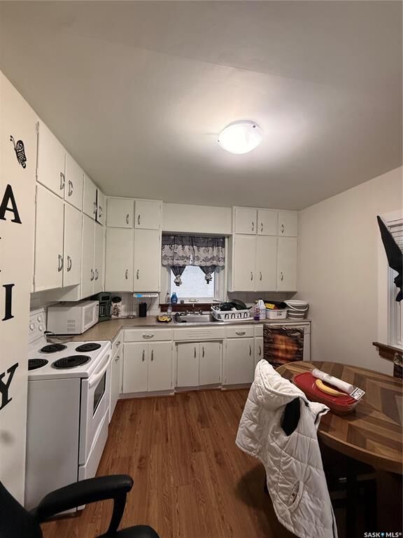 Property Photo: 982 12th Street W SK S6V 3C7