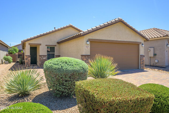 Property Photo:  8678 N Genoa Court  AZ 85742 