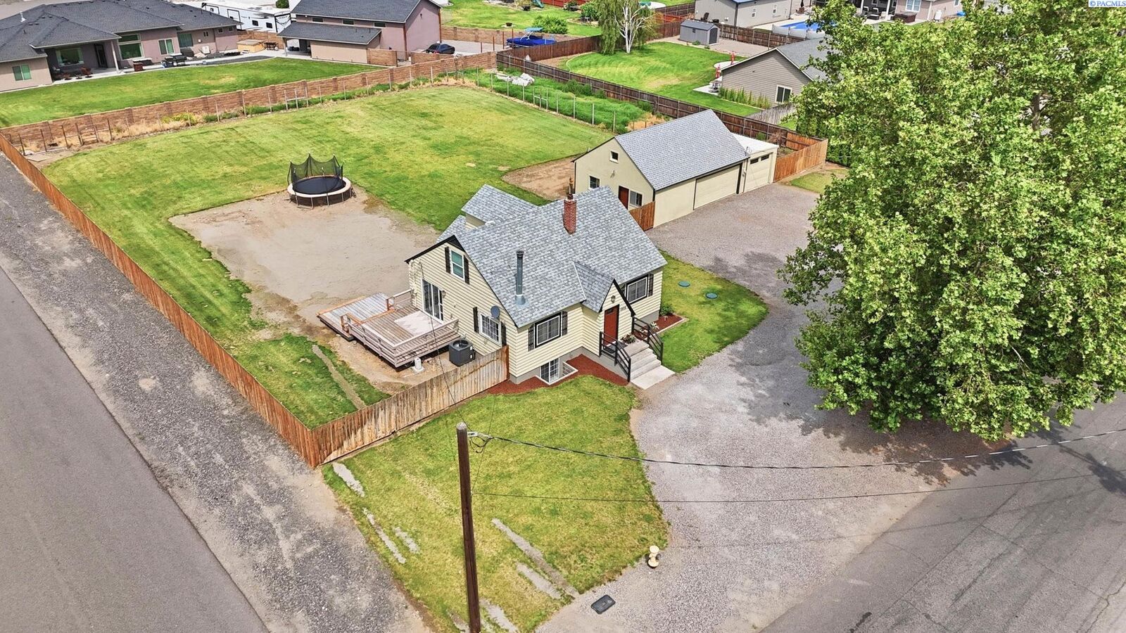 Property Photo:  1904 Road 64  WA 99301 