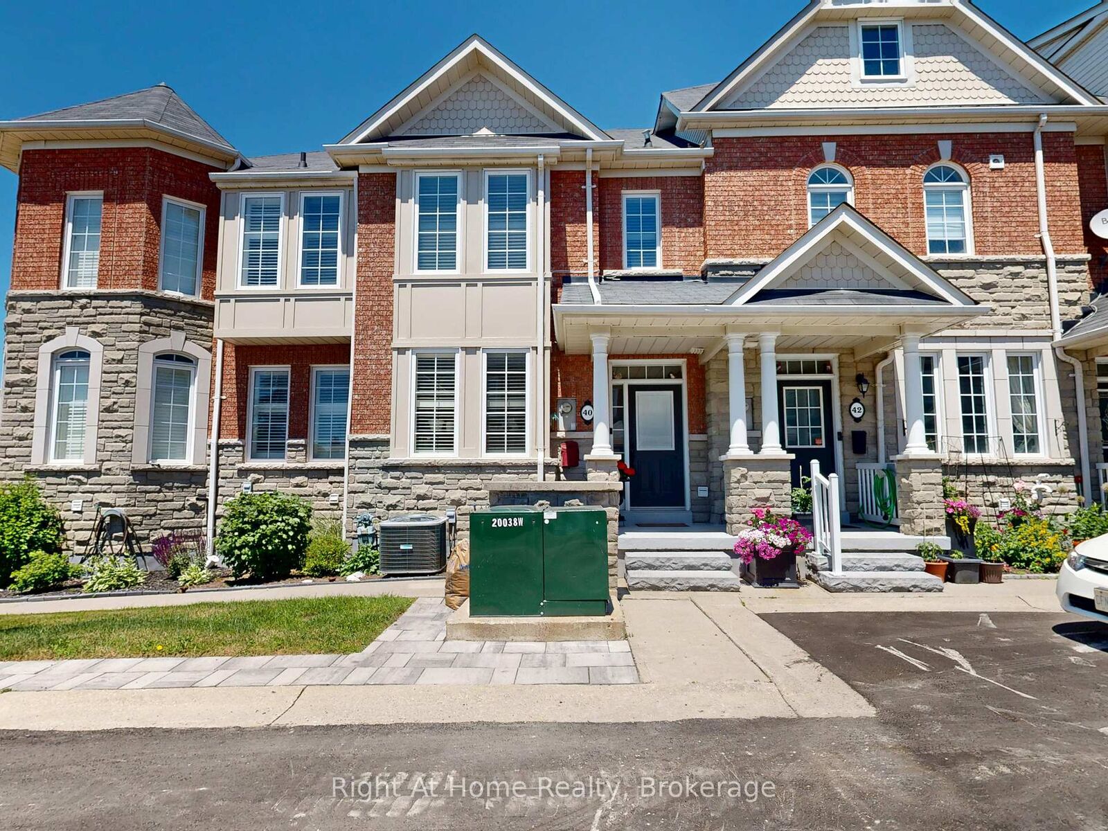 Property Photo:  40 Torr Lane  ON L1S 7M9 