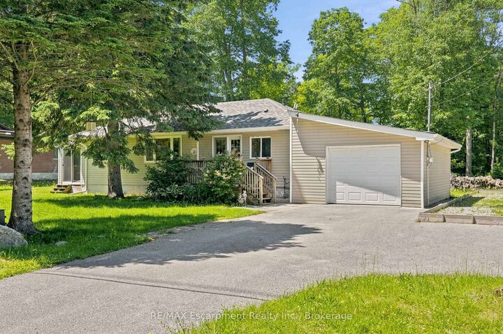 16 Hiawatha Road — photo 1