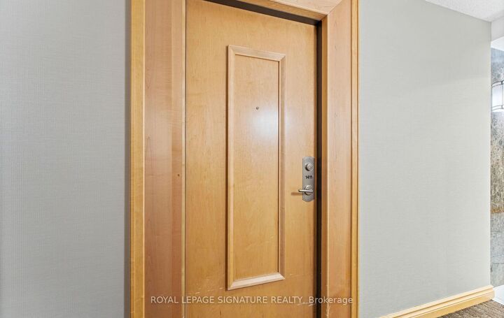 Property Photo: 212 Eglinton Avenue E 1411 ON M4P 0A3