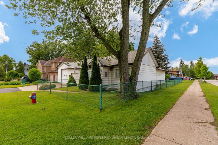 Property Photo: 1300 Meredith Avenue ON L5E 2E5