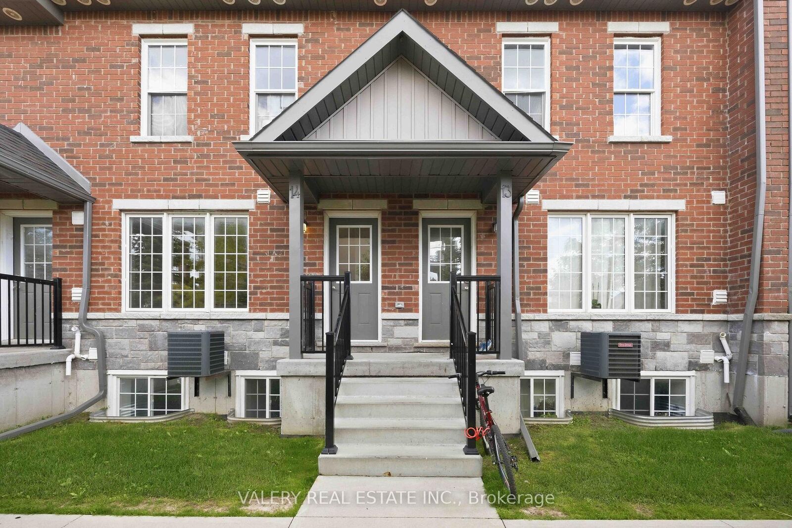 Property Photo:  250 Penetanguishene Road 14  ON L4M 7C2 