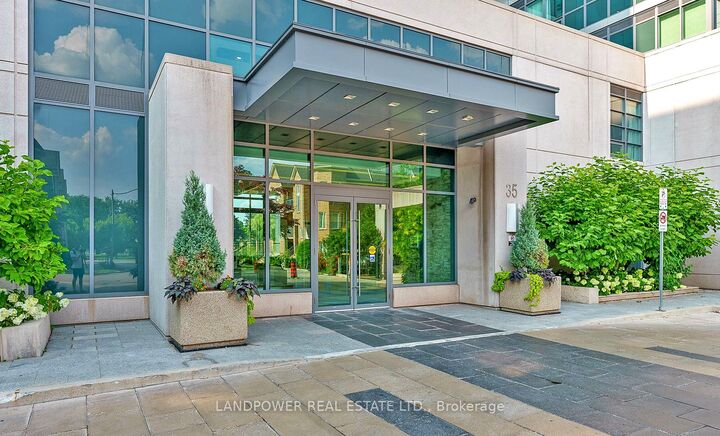 Property Photo:  35 Brian Peck Crescent 916  ON M4G 0A5 