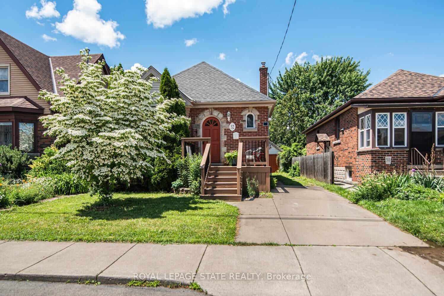 Property Photo:  52 Cameron Avenue S  ON L8K 2W9 