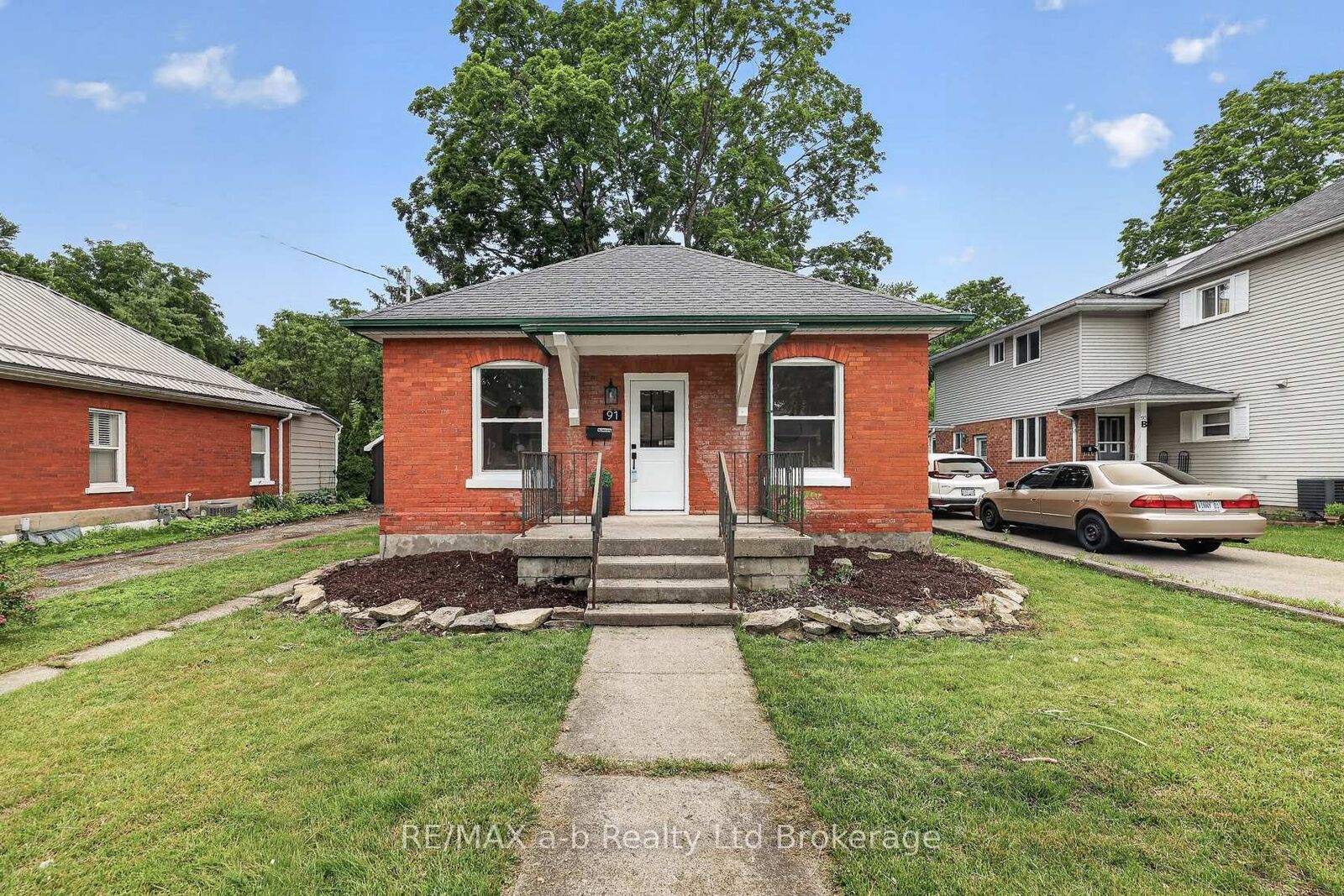 Property Photo:  91 Winniett Street  ON N4S 5Z6 