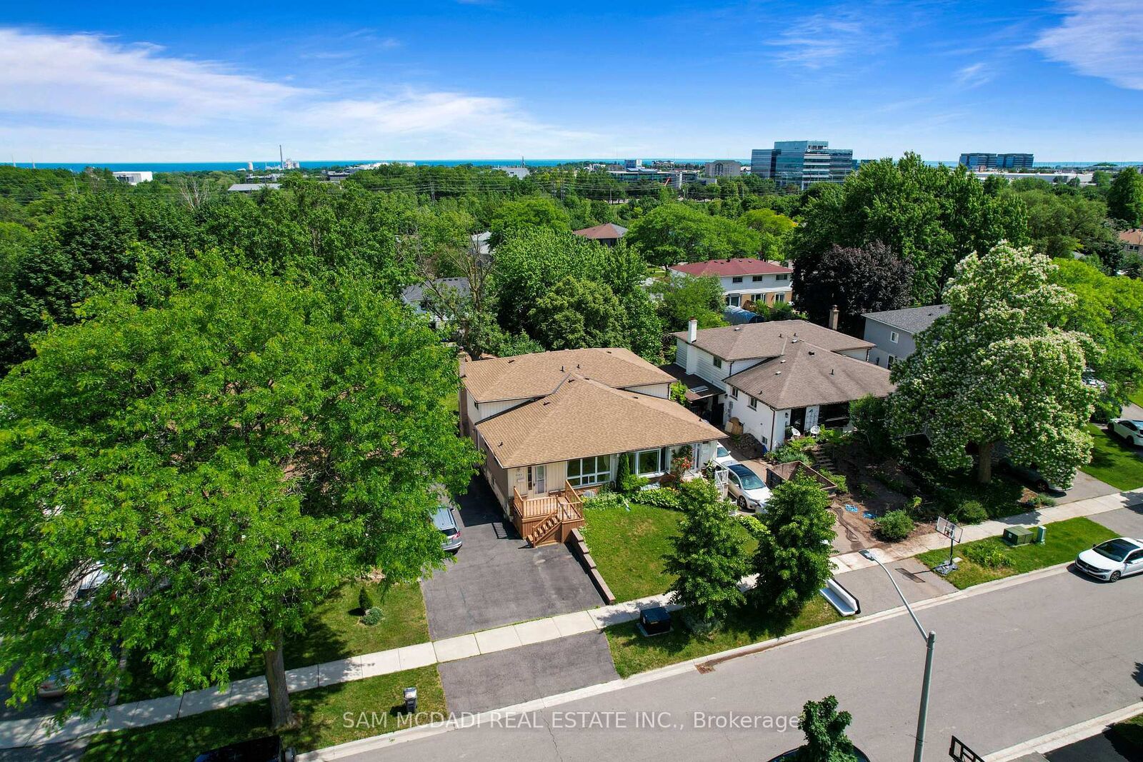 Property Photo: 2644 Altadena Court ON L5K 1G2