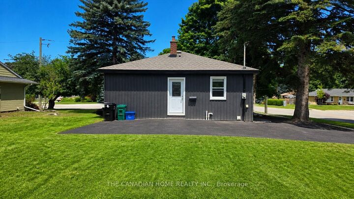 Property Photo:  142 Winston Boulevard  ON N3C 1L9 