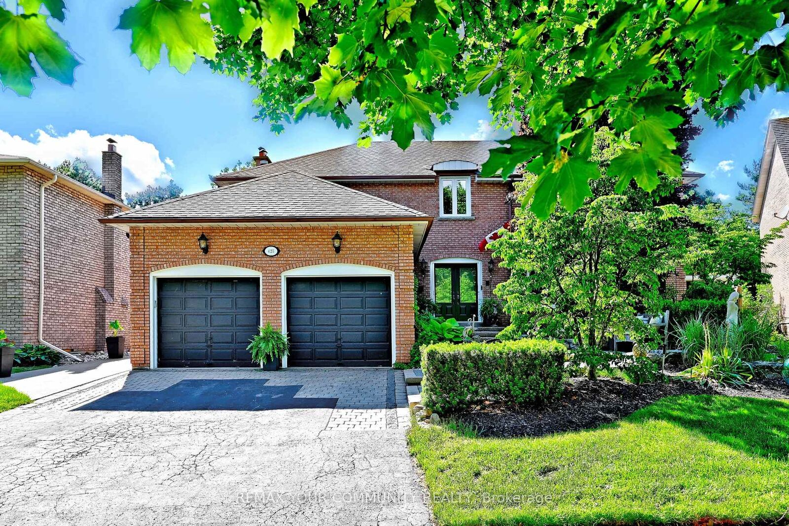 Property Photo: 425 Easy Street ON L4C 3Z5