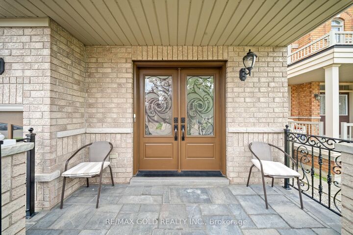 Property Photo: 14 Dovehaven Crescent ON L6P 2H7