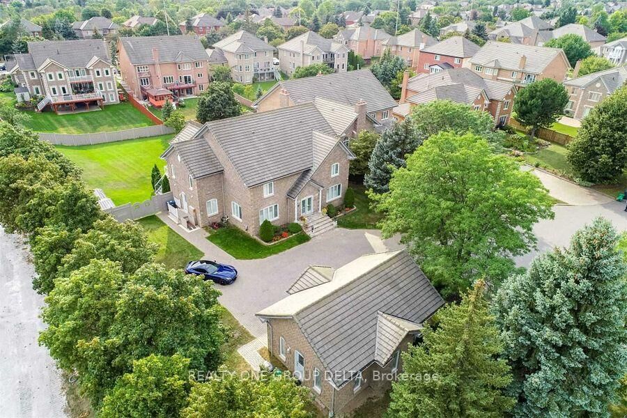 Property Photo: 1918 Royal Credit Boulevard ON L5M 4Y1