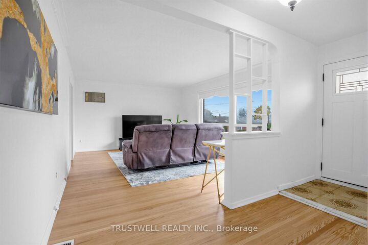 Property Photo: 2 Del Ria Drive ON M6L 1M1