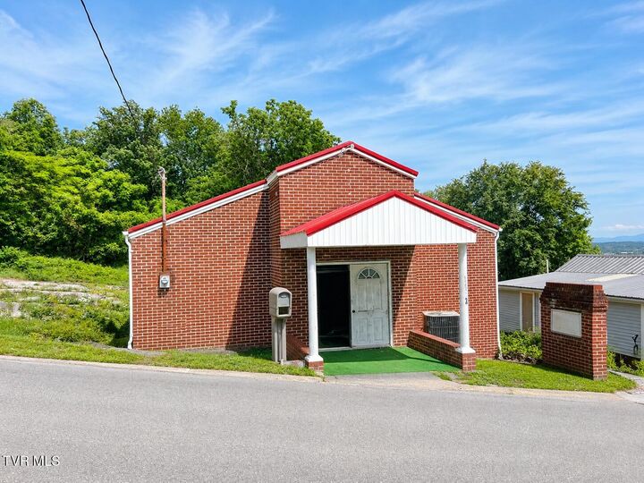 Property Photo: 1933/1910 Lowell Drive TN 37660