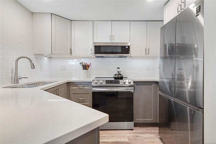 Property Photo:  930 Yates St #402  BC V8V 4Z3 