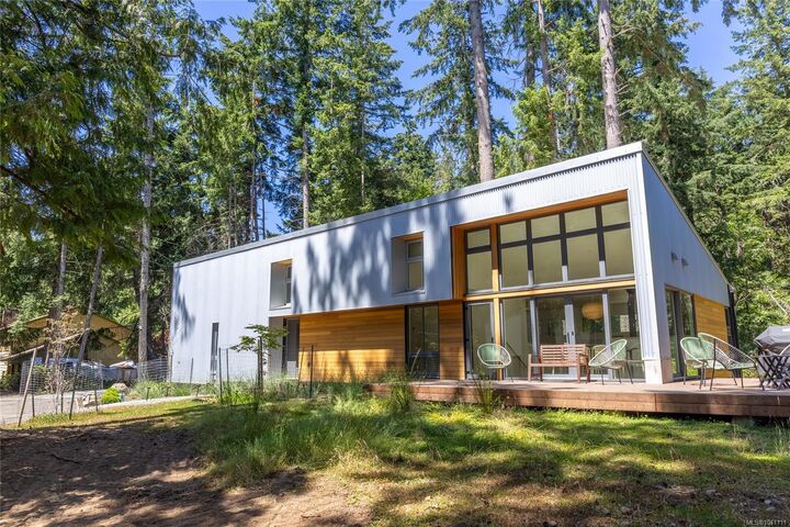 Property Photo: 3786 Privateers Rd BC V0N 2M0