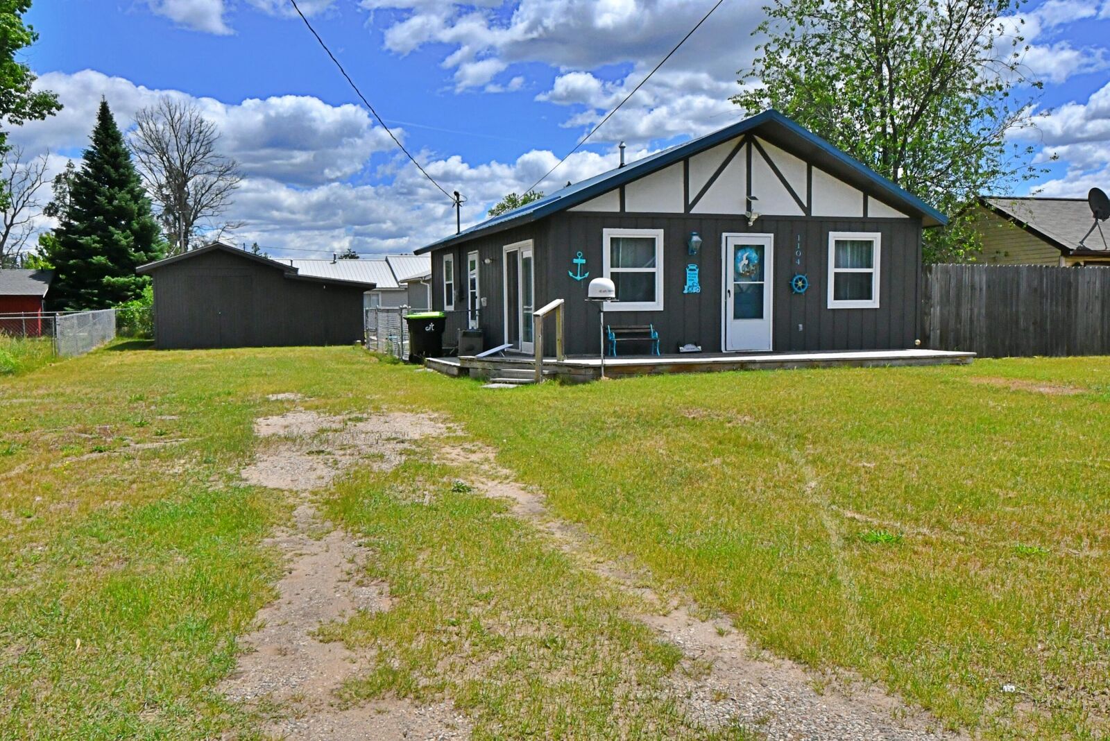 Property Photo:  1104 Tanglewood Drive  MI 48656 