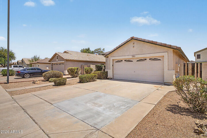 Property Photo: 685 E Cantebria Drive AZ 85296