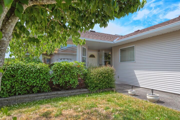 Property Photo: 820 Kiwanis Way 8 BC V0N 1V9