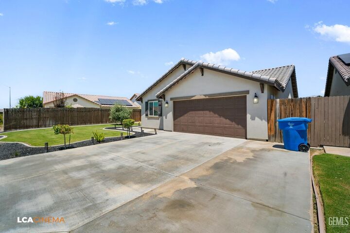 Property Photo: 9124 Midnight Creek Way CA 93311