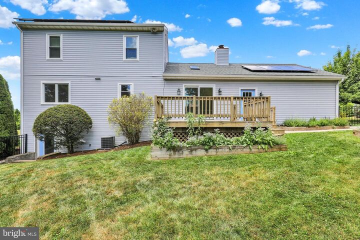 Property Photo:  19 Foxchase Ln  PA 17042 