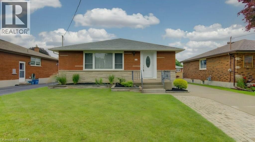 Property Photo:  101 Seventh Avenue  ON N3S 1B7 