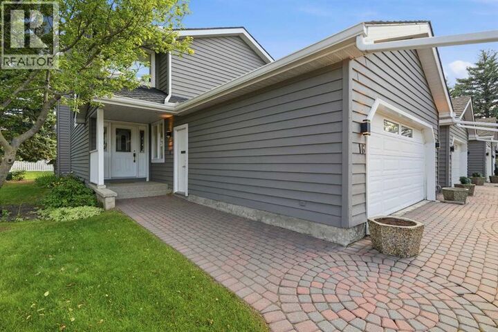 Property Photo:  16 Wood Crescent Southwest  AB T2W 4B6 