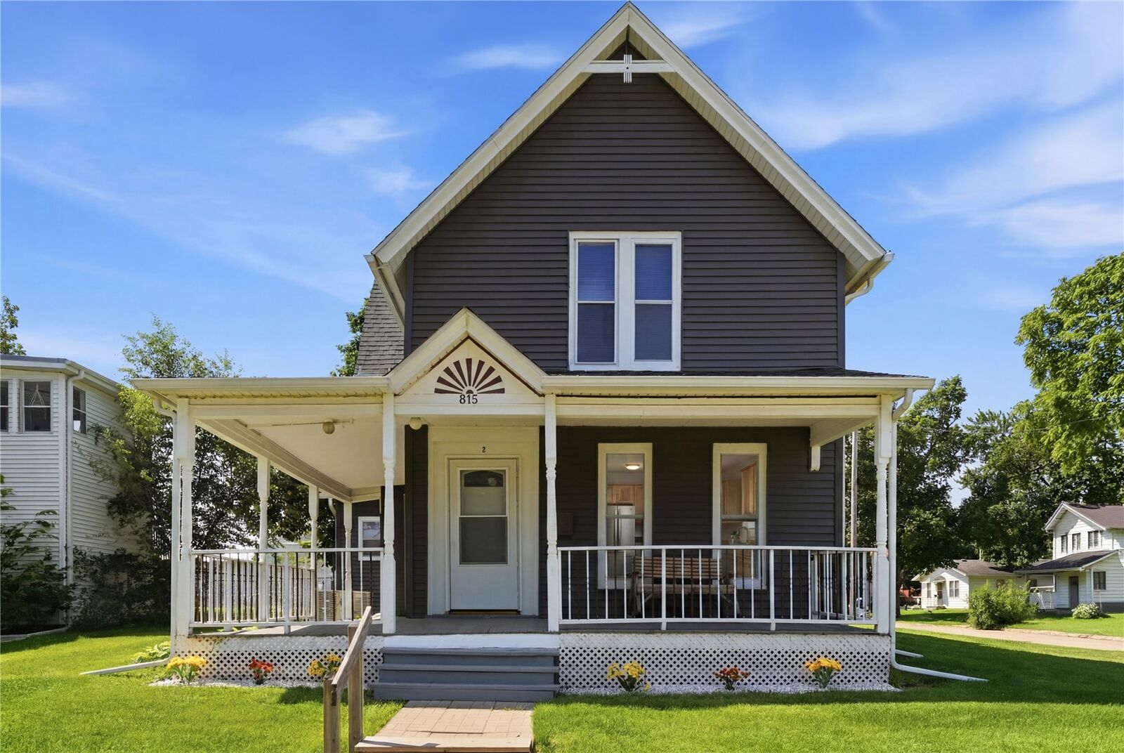 Property Photo:  815 5th Avenue  IA 52302 