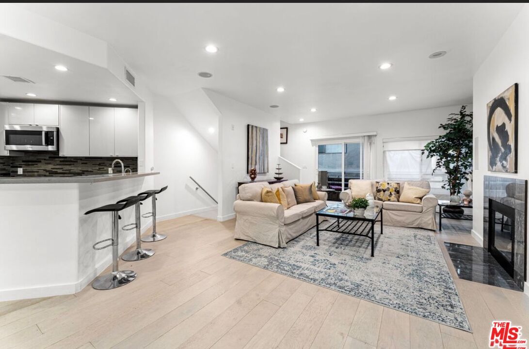 Property Photo:  1160 Granville Ave  CA 90049 