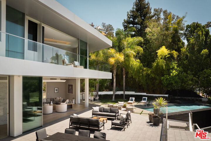Property Photo:  1895 Rising Glen Rd  CA 90069 