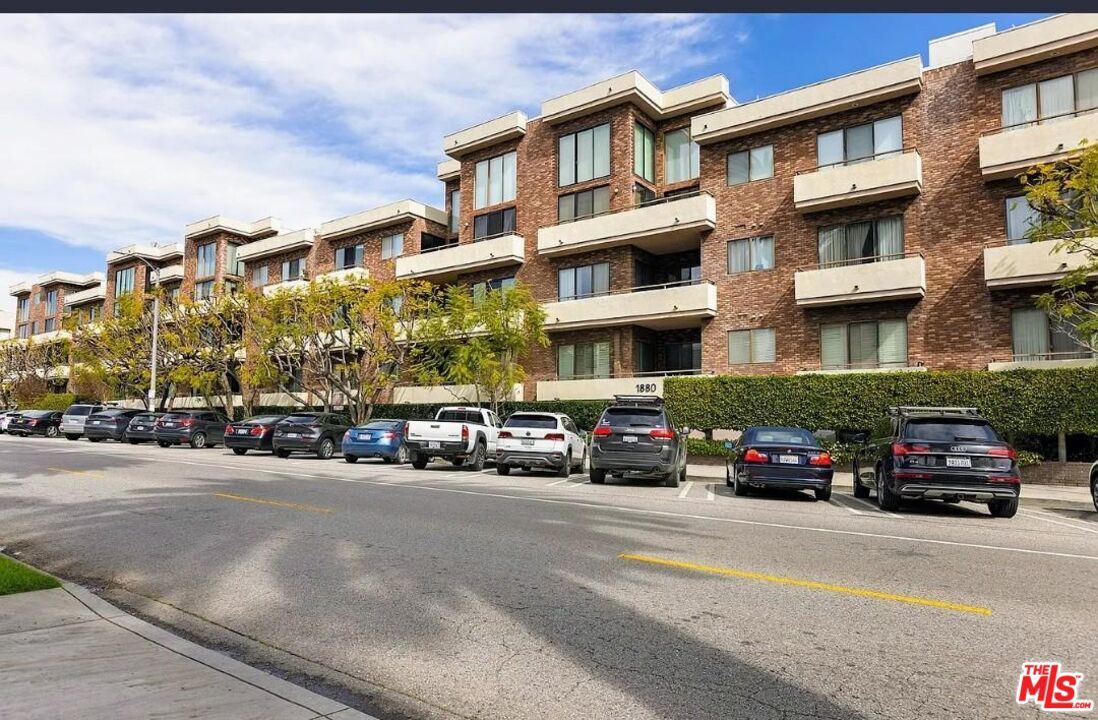 Property Photo:  1880 Veteran Ave  CA 90025 